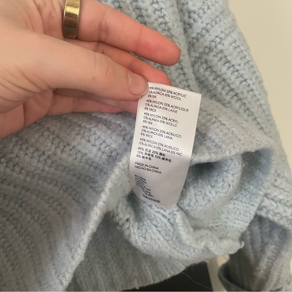 light blue cropped turtleneck sweater - Picture 4 of 4